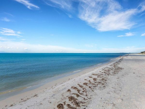 Clearwater Wonderful Vacation Home Steps to Beach- Main House & Casita