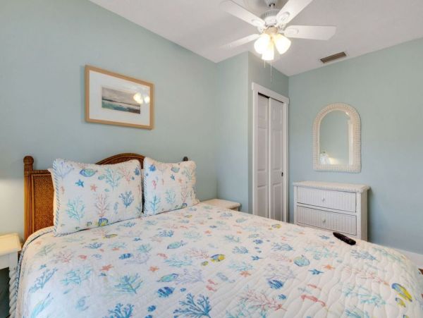 Clearwater Wonderful Vacation Home Steps to Beach- Main House & Casita