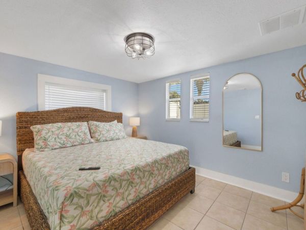 Clearwater Wonderful Vacation Home Steps to Beach- Main House & Casita