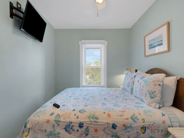 Clearwater Wonderful Vacation Home Steps to Beach- Main House & Casita