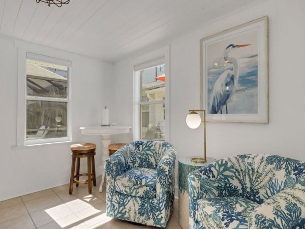 Clearwater Wonderful Vacation Home Steps to Beach- Main House & Casita