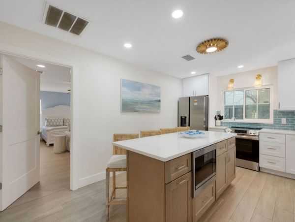 Clearwater Wonderful Vacation Home Steps to Beach- Main House & Casita