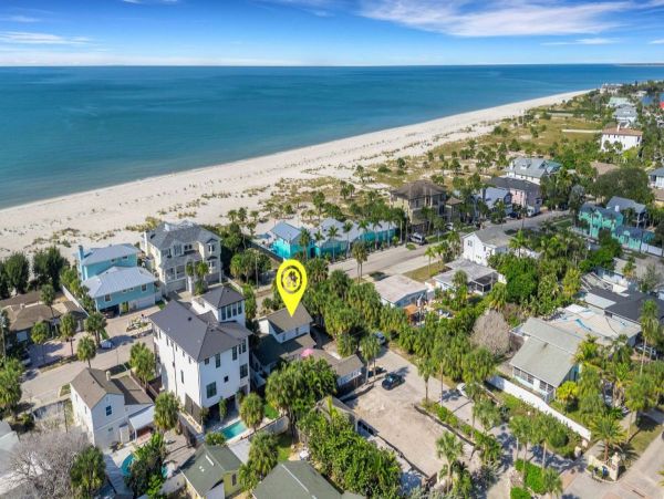 Clearwater Wonderful Vacation Home Steps to Beach- Main House & Casita