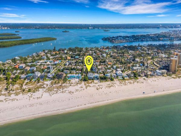 Clearwater Wonderful Vacation Home Steps to Beach- Main House & Casita