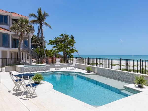 Luxurious Beachfront Home in Sanibel Island - Your Perfect Getaway