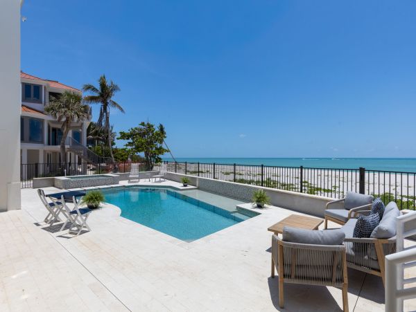 Luxurious Beachfront Home in Sanibel Island - Your Perfect Getaway
