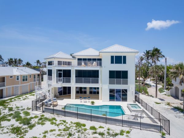 Luxurious Beachfront Home in Sanibel Island - Your Perfect Getaway