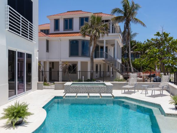 Luxurious Beachfront Home in Sanibel Island - Your Perfect Getaway