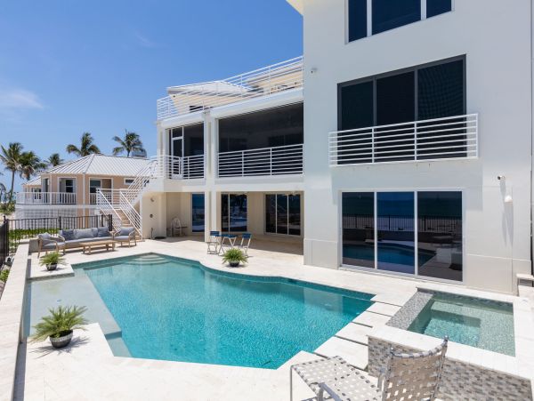 Luxurious Beachfront Home in Sanibel Island - Your Perfect Getaway