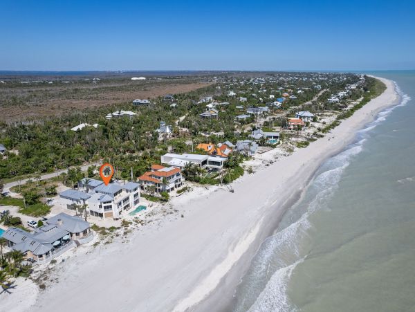 Luxurious Beachfront Home in Sanibel Island - Your Perfect Getaway