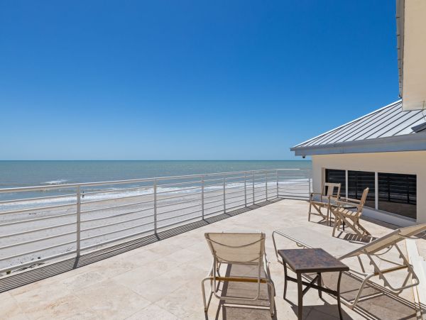 Luxurious Beachfront Home in Sanibel Island - Your Perfect Getaway