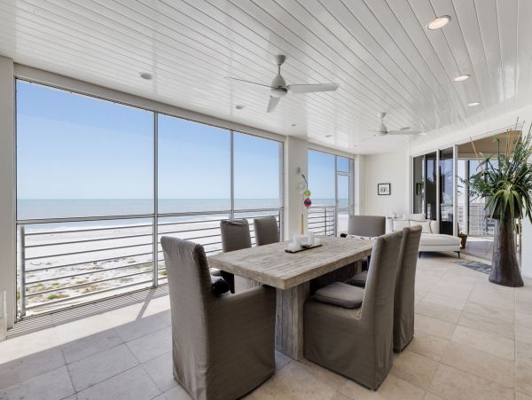 Luxurious Beachfront Home in Sanibel Island - Your Perfect Getaway