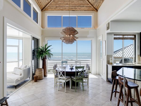 Luxurious Beachfront Home in Sanibel Island - Your Perfect Getaway