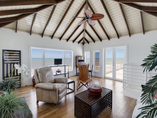 Luxurious Beachfront Home in Sanibel Island - Your Perfect Getaway
