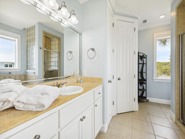 St. George Island Luxury Beach Villa Massive Pool 12 beds Sleeps 21