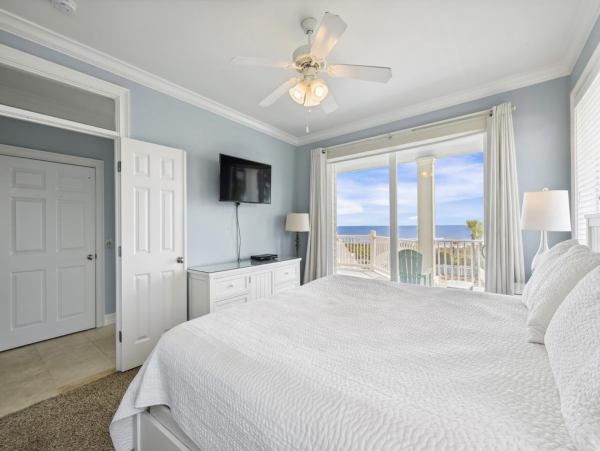 St. George Island Luxury Beach Villa Massive Pool 12 beds Sleeps 21