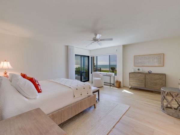 Luxury Beachfront Residence on Sanibel - 3-Bedrooms Retreat