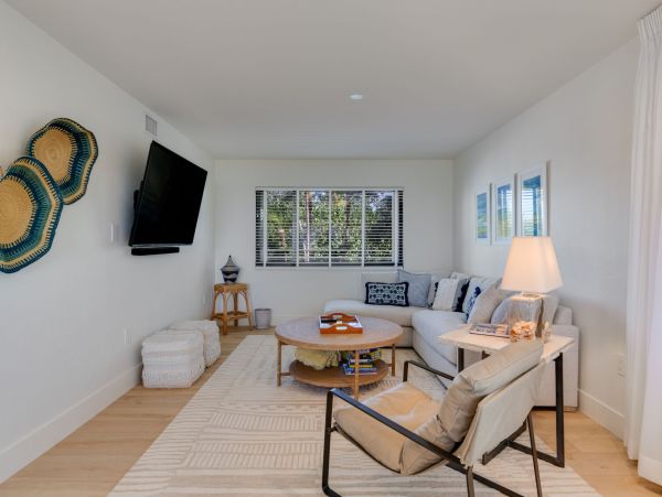 Luxury Beachfront Residence on Sanibel - 3-Bedrooms Retreat