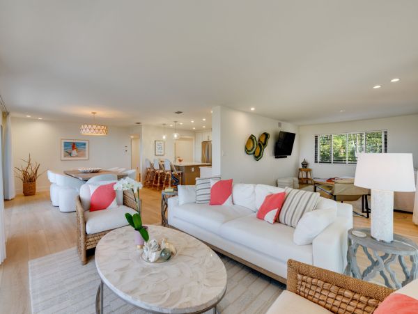 Luxury Beachfront Residence on Sanibel - 3-Bedrooms Retreat