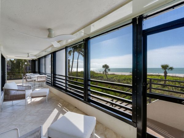 Luxury Beachfront Residence on Sanibel - 3-Bedrooms Retreat