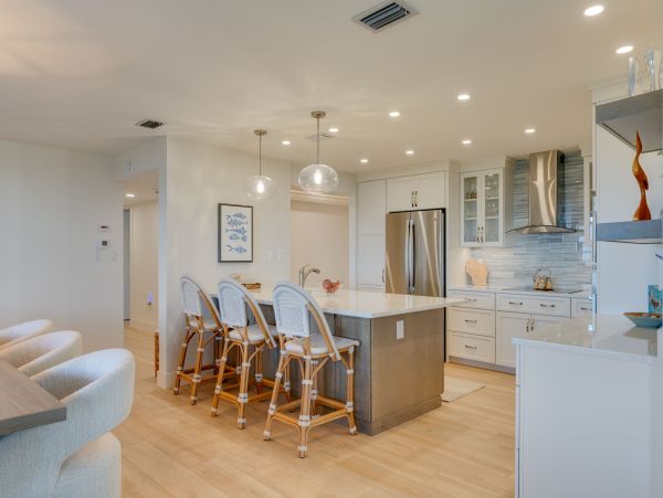 Luxury Beachfront Residence on Sanibel - 3-Bedrooms Retreat