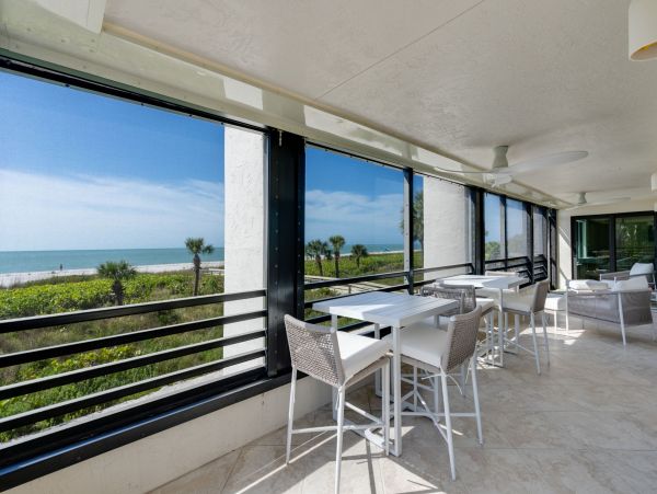 Luxury Beachfront Residence on Sanibel - 3-Bedrooms Retreat
