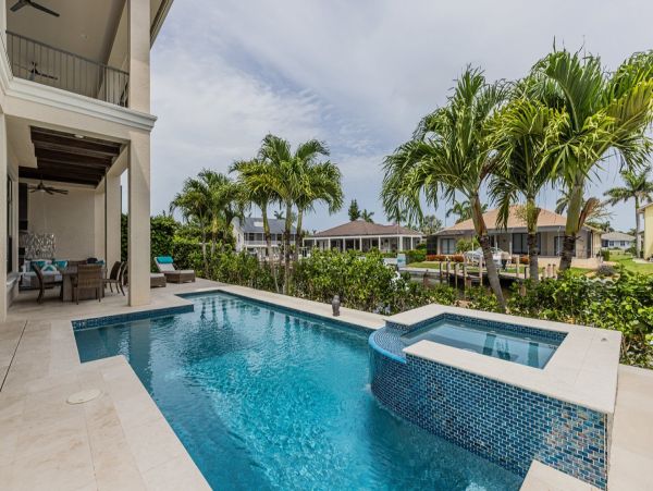 Luxurious Waterfront Home - 5-Bedrooms with Great Amenities
