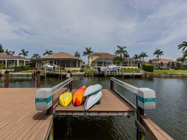 Luxurious Waterfront Home - 5-Bedrooms with Great Amenities