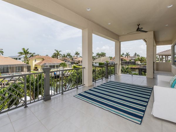 Luxurious Waterfront Home - 5-Bedrooms with Great Amenities