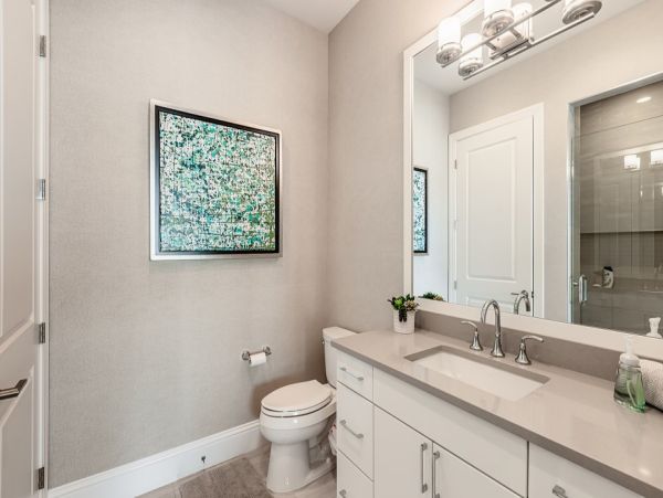 Luxurious Waterfront Home - 5-Bedrooms with Great Amenities