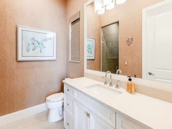 Luxurious Waterfront Home - 5-Bedrooms with Great Amenities