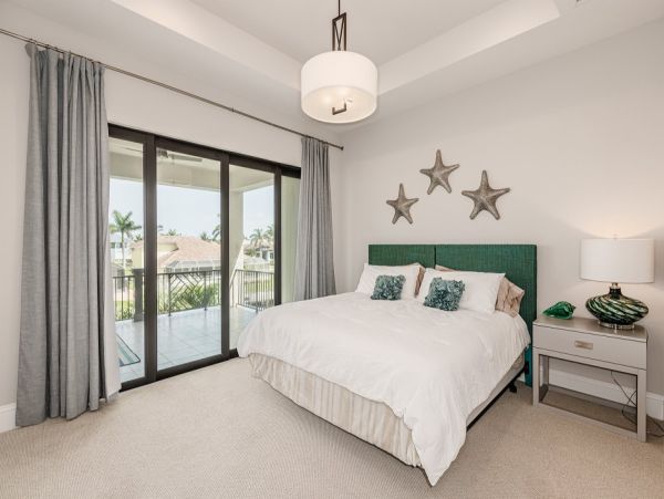 Luxurious Waterfront Home - 5-Bedrooms with Great Amenities