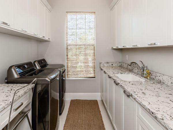 Luxurious Waterfront Home - 5-Bedrooms with Great Amenities