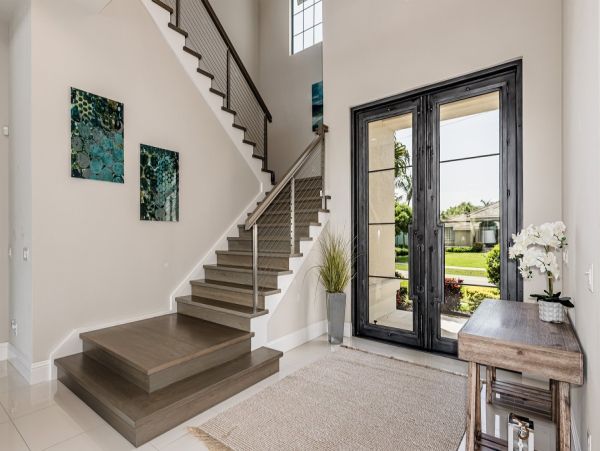 Luxurious Waterfront Home - 5-Bedrooms with Great Amenities