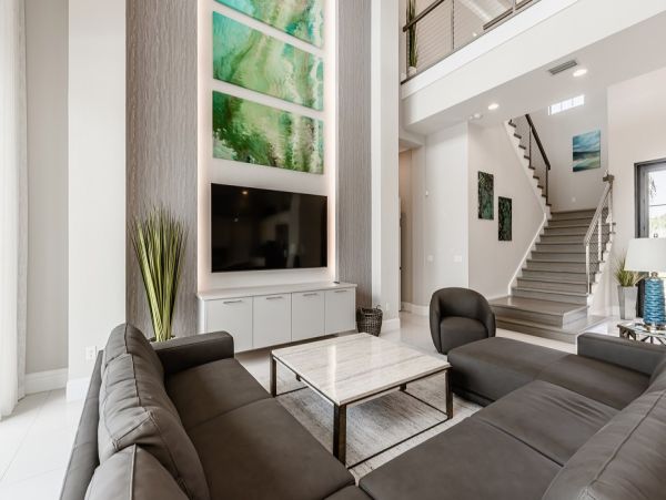Luxurious Waterfront Home - 5-Bedrooms with Great Amenities