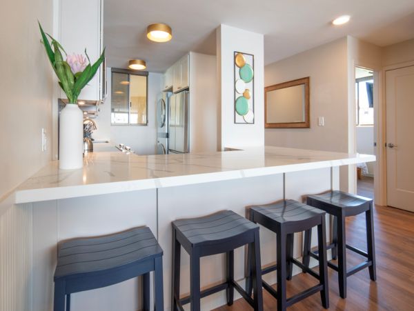 Luxurious Beachfront Condo with Stunning Ocean Views in Wailuku