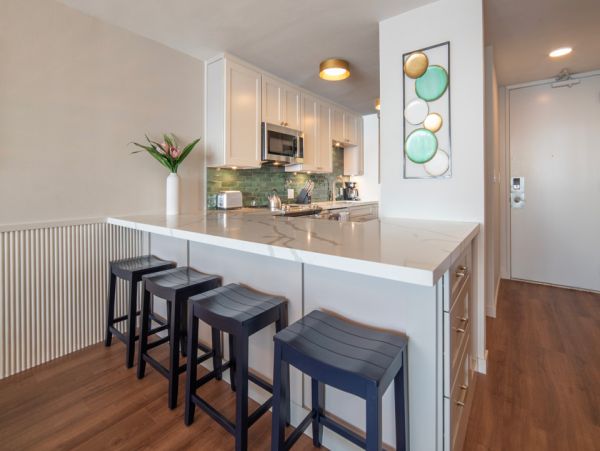 Luxurious Beachfront Condo with Stunning Ocean Views in Wailuku