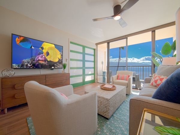Luxurious Beachfront Condo with Stunning Ocean Views in Wailuku