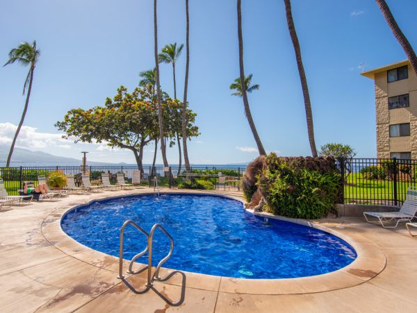 Luxurious Beachfront Condo with Stunning Ocean Views in Wailuku