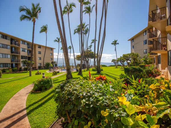 Luxurious Beachfront Condo with Stunning Ocean Views in Wailuku