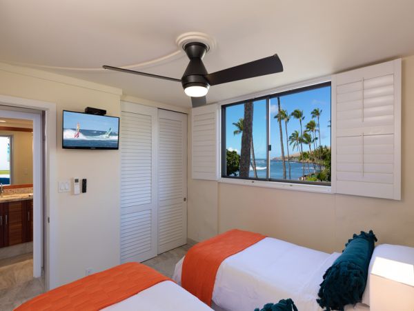 Luxurious Beachfront Condo with Stunning Views in Wailuku