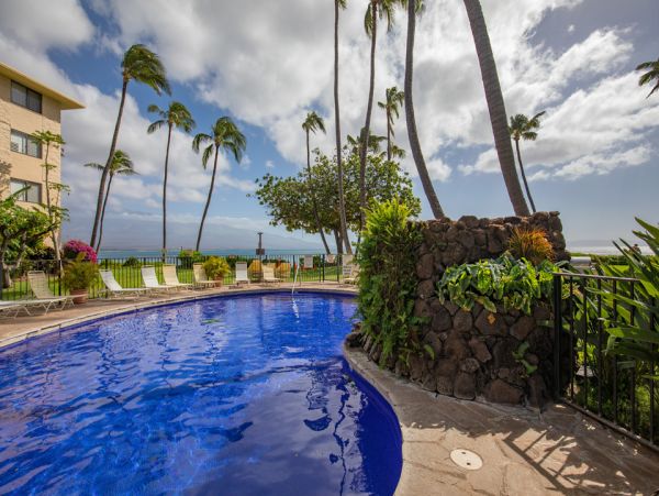 Luxurious Beachfront Condo with Stunning Views in Wailuku