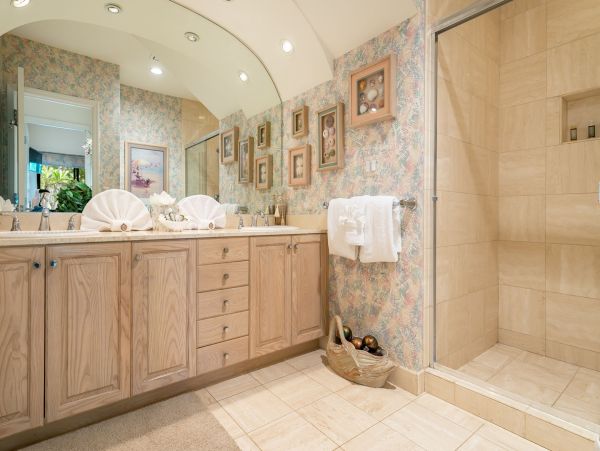 Maui Beachfront Vacation Rental - Wailea Oceanfront Condo