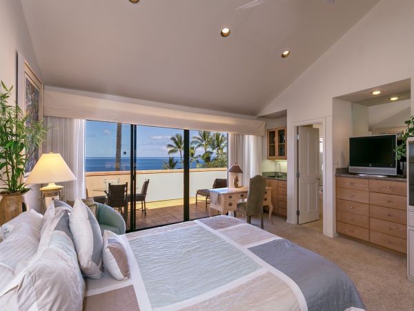 Maui Beachfront Vacation Rental - Wailea Oceanfront Condo