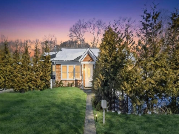 The Hamptons Lovely Pool Cottage NEW ARRIVAL
