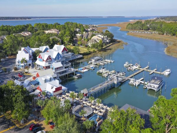 Luxury 5-Bedroom Coastal Retreat Near Beach - Perfect Vacation Getaway