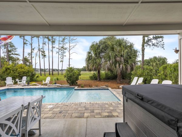 Luxury 5-Bedroom Coastal Retreat Near Beach - Perfect Vacation Getaway