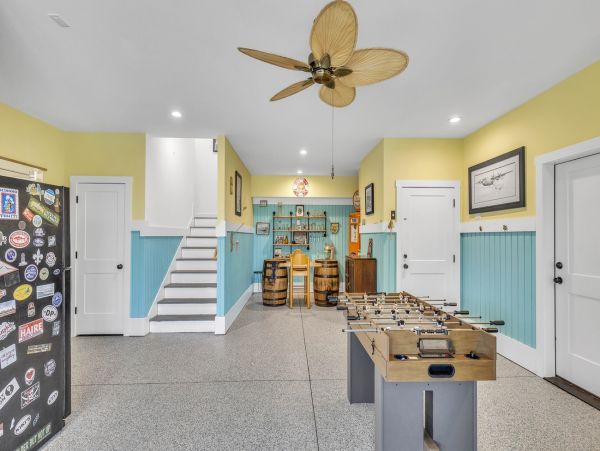 Luxury 5-Bedroom Coastal Retreat Near Beach - Perfect Vacation Getaway