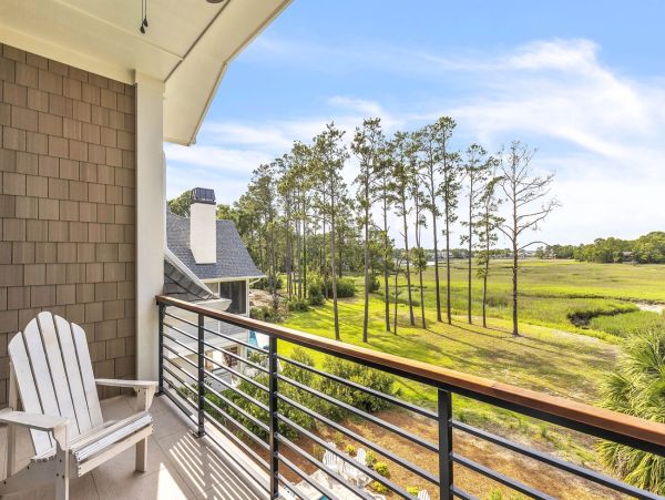 Luxury 5-Bedroom Coastal Retreat Near Beach - Perfect Vacation Getaway