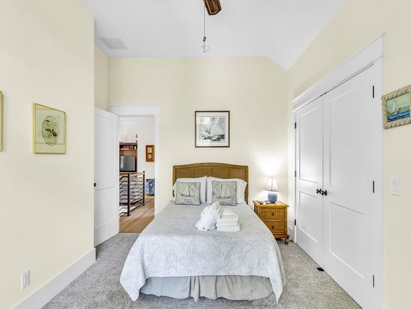 Luxury 5-Bedroom Coastal Retreat Near Beach - Perfect Vacation Getaway